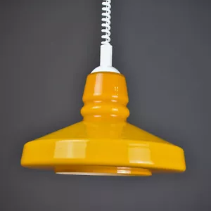 Lámpara colgante retro vintage de vidrio opalino amarillo de la era espacial años 70 Yugoslavia MCM - Imagen 1 de 12