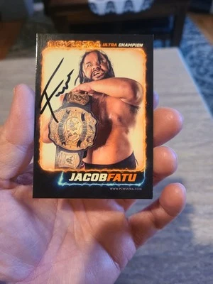 2023 Jacob Fatu PCW Ultra EN TARJETA Autógrafo Automático WWE AEW GCW ECW Raro NO EXCELENTE Foto 1 de 2