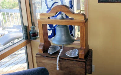 Campana de barco - Buque de guerra francés "Jemmapes" con yugo, cuerda de tirar de campana y mesa Foto 1 de 3