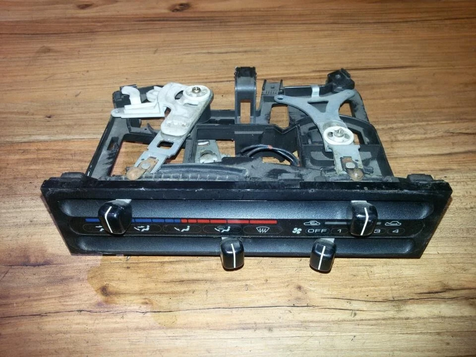 马自达 MX-3 温度控制单元 — 第 1/1 张图片