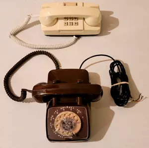 1970er Jahre braun Monophon und weiß GTE Telefone zwei. Gereinigt. - Bild 1 von 24