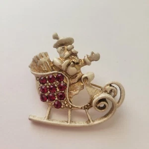 Vintage 70er signierte Dodds Weihnachten Anstecknadel Brosche Emaille rot Strass Weihnachtsschlitten - Bild 1 von 3