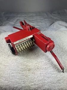 Vintage Ertl 1/16 Scale International Harvester Square Hay Baler IH - Picture 1 of 6