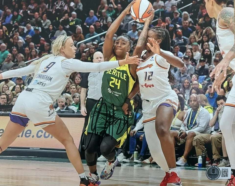 Jewell Loyd Signed 8x10 Photo BAS Beckett COA Autograph #BN35848 Las Vegas Aces - Image 1 of 1