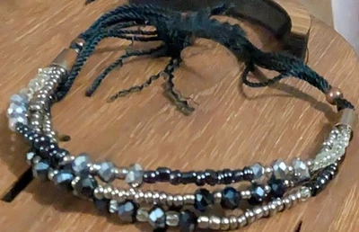 Nuevo Brazalete de Cuentas Ajustable Artesanal con Cuentas de Vidrio Metálico y Negro Foto 1 de 4