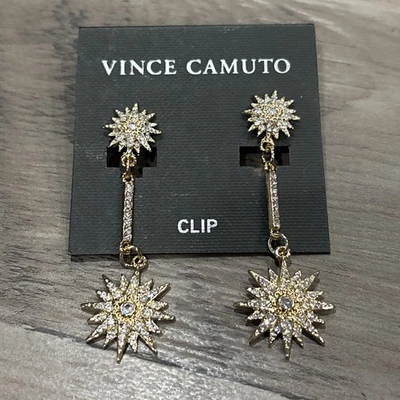 Pendientes colgantes Vince Camuto tono dorado con diamantes de imitación transparentes  Foto 1 de 4