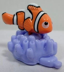 DISNEY VTG 1.5'' FINDING NEMO PVC FIGURE ON PLASTIC ROCK w/ MOVING ACTION - Picture 1 of 8