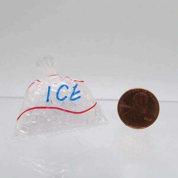 Réplica de bolsa de hielo en miniatura para casa de muñecas con cubos individuales IM65019 Foto 1 de 1