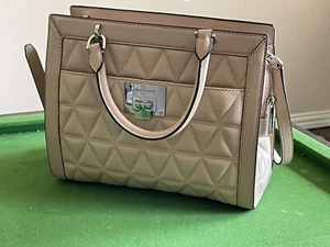 Michael Kors Quilted Satchel Beige Oyster Vivianne Large Zip Shoulder Bag - Picture 1 of 4
