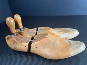 Vintage Miller Trade Mark O.A.M.C.O Wooden Shoe Stretcher Tree Forms 9/4 USA - Picture 1 of 11