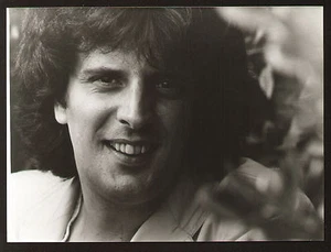 IVANO FOSSATI FOTO ORIGINALE ANNI 70 CM 18X24 PROGRESSIVO ITALIANO CANTAUTORI - Picture 1 of 1