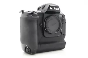 Nikon D1X 5.3MP F Mount Digital Camera Body - Picture 1 of 12