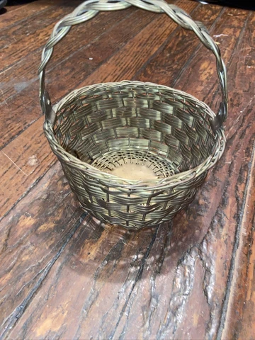Vintage Basket Brass Weaved Wicker In Metal Woven Handle Very Nice Condition Cover
