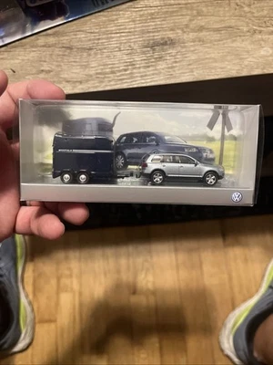 Remolque de caja para caballos VW TOUAREG 7L V10 TDI Y WESTFALIA 1:87 WIKING Foto 1 de 4