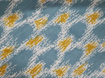 Tela remanente de tela ancha de algodón con patrón Ikat forma triangular 38" a lo largo de 2 lados Foto 1 de 3