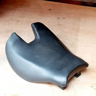 HYOSUNG GT125 GT125P GT125R RC GT250R GT250 GT650 GT650R ПЕРЕДНИЕ РАЙДЕРЫ ГЛАВНОЕ СИДЕНЬЕ - Изображение 1 из 4