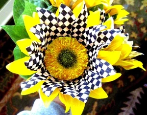 MACKENZIE CHILDS COURTLY CHECK 20" L X 4" W GIRASOL TALLOS FLORALES Juego de 2 - Nuevo - Imagen 1 de 2