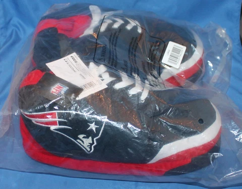 Unisex NFL New England Patriots Plush Oversized Sneaker Slippers Size Large Cover