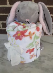 Kohl's Gray Bunny Buddy 12" de alto con manta de lana floral de 50"x 60" - Imagen 1 de 6