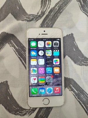 Apple iPhone 5s A1457  iOS 8 !!! 16gb Bianco Argento Silver 3090 - Immagine 1 di 4