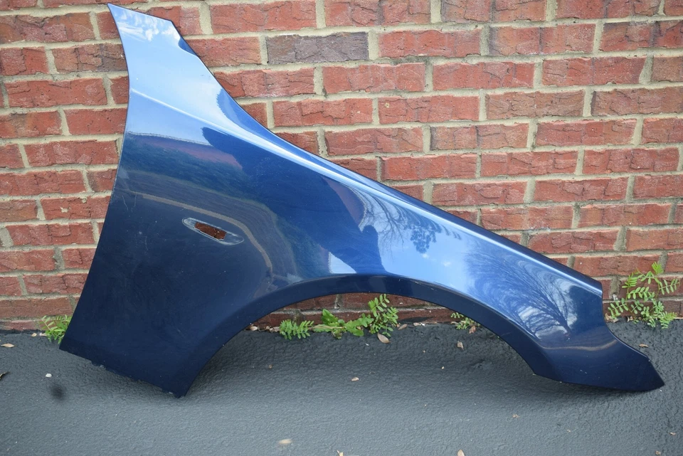 2004-2010 宝马 530I 右侧挡泥板工厂原始设备制造商 — 第 1/4 张图片