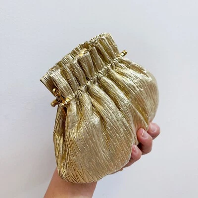 Cartera de noche formal plisada con volantes dorados pequeña cadena de boda correa graduación Foto 1 de 4