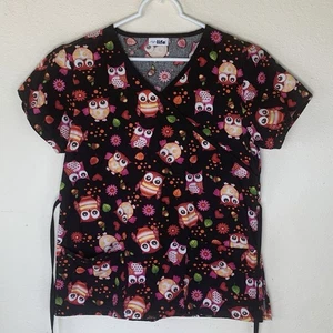 Blusa Médica Life para Mujer - Talla Pequeña - Búhos - Corazón - Bellotas y Flores - Imagen 1 de 5