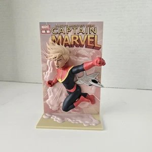 Marvel Comics Captain Marvel Loot Crate Exclusive 3D Comic Standee - Picture 1 of 6