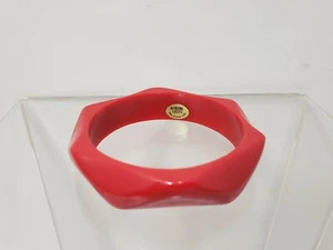 Vintage Red Asymmetrical Lucite Bangle Bracelet     T20 - Picture 1 of 2