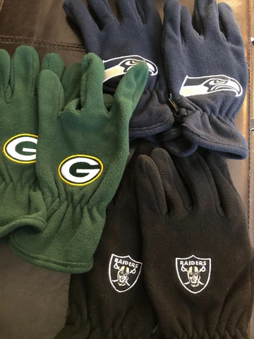 Licensed NFL  Fleece Winter Gloves NEW!! RAIDERS PACKERS SEAHAWKS MENS $24.99 Cover