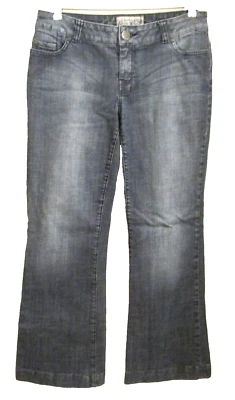 Jeans American Rag Cie Juniors, tiro medio, pierna acampanada, lavado azul medio talla 9 Foto 1 de 4