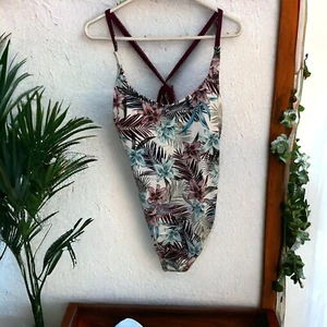 Nuevo con etiquetas Traje de baño de una pieza Hurley para dama, estampado de flores de palma azul borgoña TALLA XXL - Imagen 1 de 5