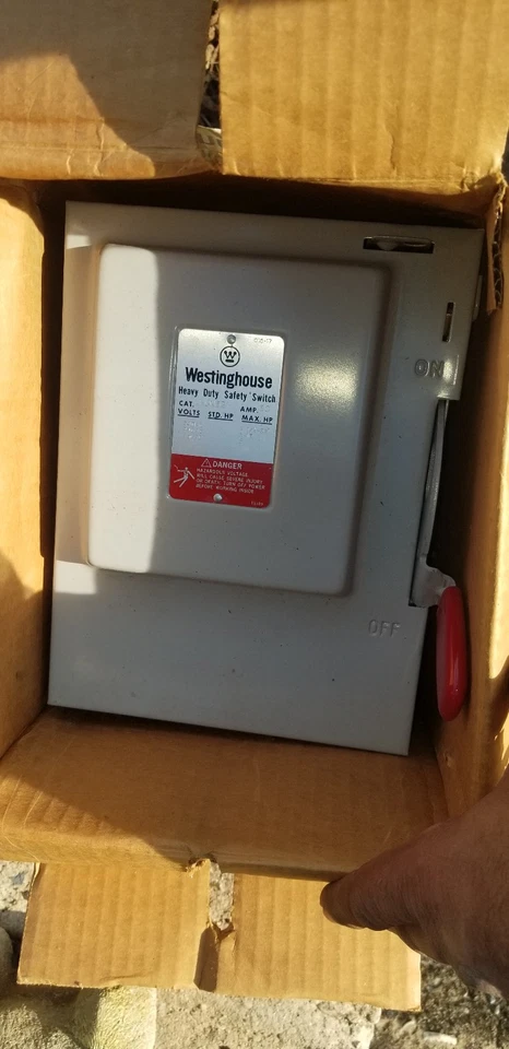 Caja de desconexión de 60 amperios, interruptor de seguridad fusible de 3 polos, 110/240 V, metal de alta resistencia Foto 1 de 1