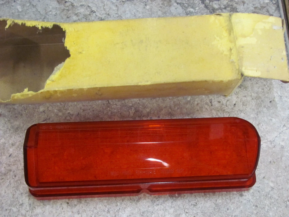 Lente de luz trasera derecha Buick 1962 62 Invicta LeSabre TMC-755 derecha Glo-Brite Foto 1 de 1