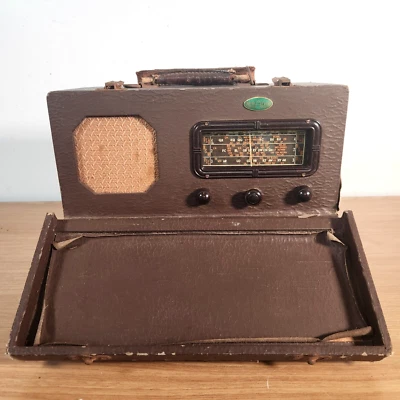 VINTAGE AERADIO VALVE TUBE RADIO AUSTALIAN MADE - image 1 of 4