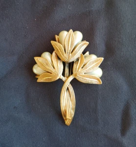 Vantage Tortolani Blumen Brosche mit barocken Kunstperlen signiert 1960 - Bild 1 von 12