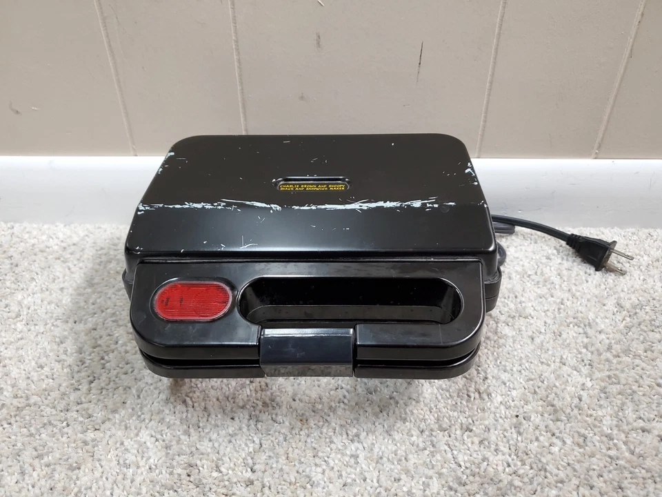 Salton Charlie Brown and Snoopy Sandwich Maker Model SA-12 Peanuts - Image 1 of 4