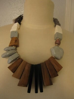 NUEVO CON ETIQUETAS $69.50.- COLLAR CHICO'S FIRMADO PIEDRA MADERA CHICO'S (20% ADICIONAL Foto 1 de 4