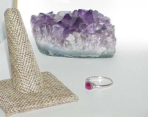 10K 0,50ct Cushion Rubin Solitär 2 Diamanten Ring Weißgold Größe 7 wunderschön - Bild 1 von 3