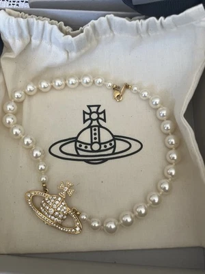 Collar gargantilla de perlas Vivienne Westwood Foto 1 de 4