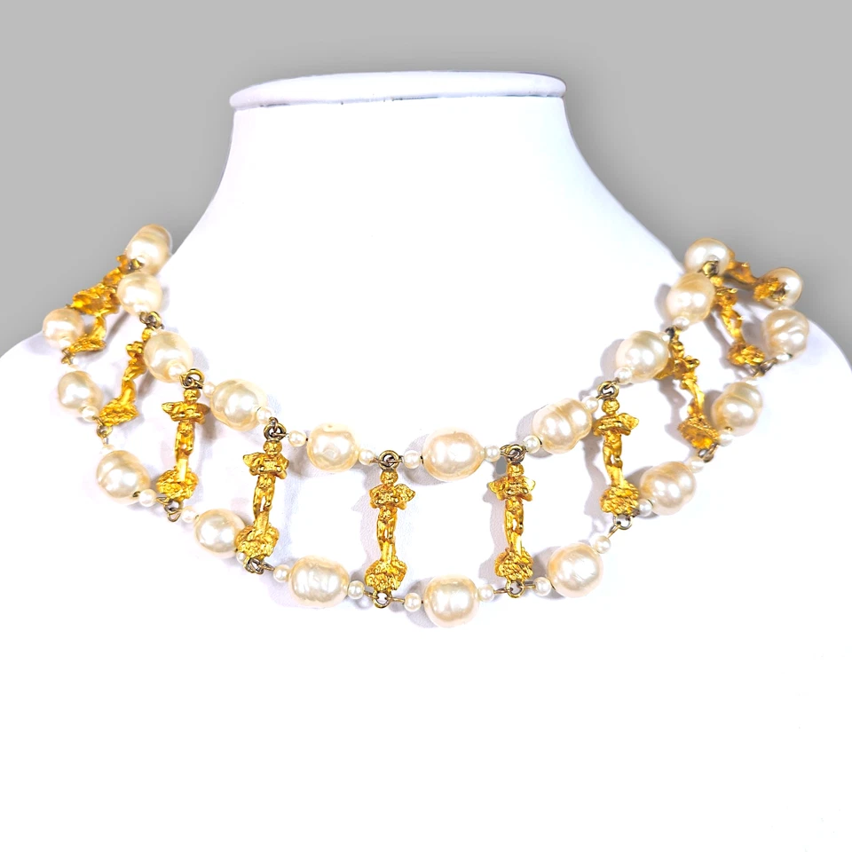 De Colección Karl Lagerfeld Tono Dorado Querubín Barroco Perla Collar Babero Distintivo Collar Foto 1 de 4