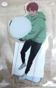 Japanischer Anime Dandadan Acryl Ständer Jin Enjoji spielt im Schnee - Bild 1 von 1