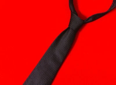 Corbata a lunares tejida 100 % seda negra YVES SAINT LAURENT para hombre hecha en Italia Foto 1 de 4