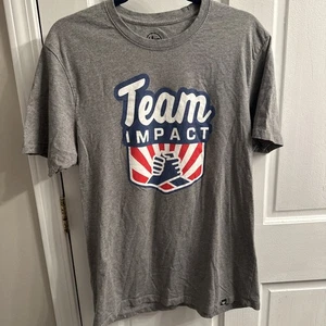 47 Herren T-Shirt Graphic Team Impact grau Größe L - Bild 1 von 4