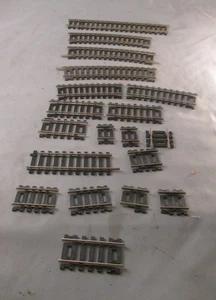 Lot of 19 HO Scale small track parts used is in good condition - Afbeelding 1 van 4