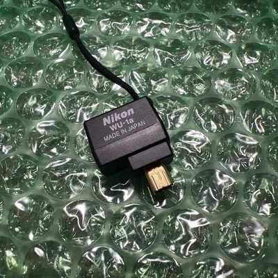 Adaptador móvil inalámbrico Nikon WU-1a con estuche Foto 1 de 4
