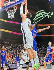 MIlw. Bucks 2021 NBA Champion BROOK LOPEZ Signed 8x10 Photo #8 AUTO - Picture 1 of 1