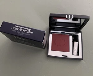 Sombra de ojos DIOR Diorshow mono color alta costura sombra 884 - Rouge Trafalgar - Imagen 1 de 6