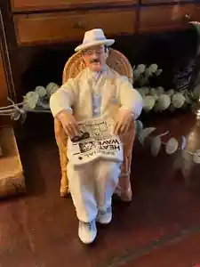 Royal Doulton Figurine - Taking Things Easy HN2680 - Picture 1 of 7