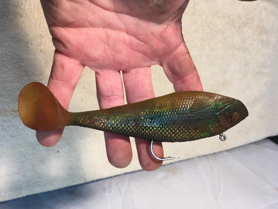 Винтажная жесткая резиновая рыболовная приманка на гольяна 6 дюймов - Изображение 1 из 4